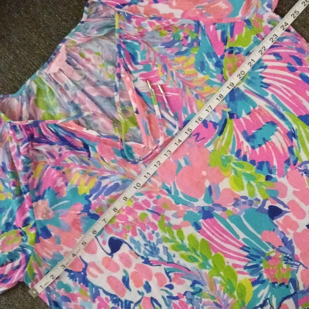 🔴SOLD🔴🦒VERY HTF Lilly Pulitzer🦒 - Willa Top - Picture 15 of 16